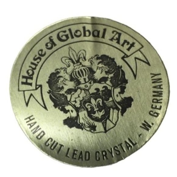 House of Global Art (Germany) Hand Cut Crystal Segmented Dish (9") - Picture 5 of 6